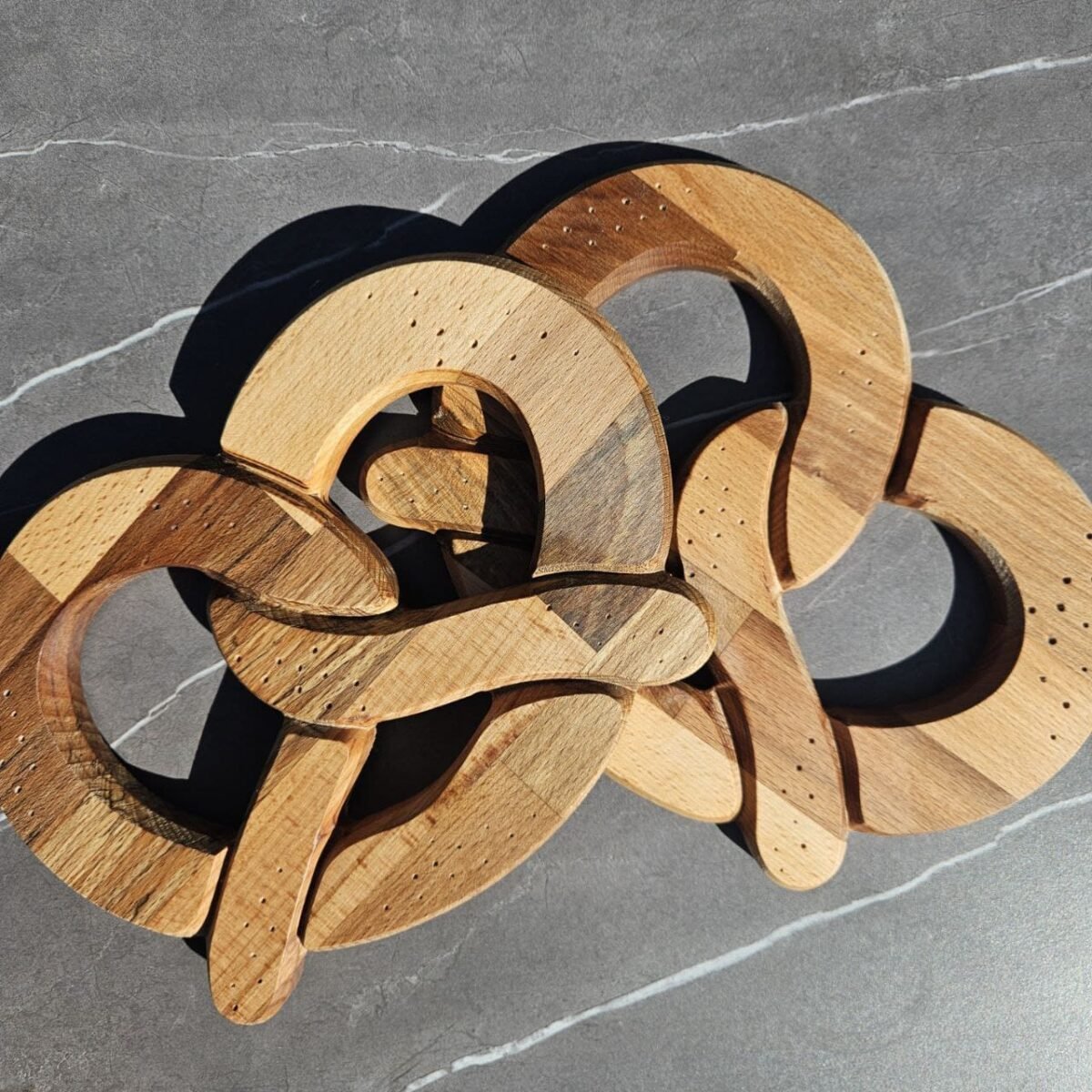 Dessous de plat Bretzel en bois - Le salé – Image 2