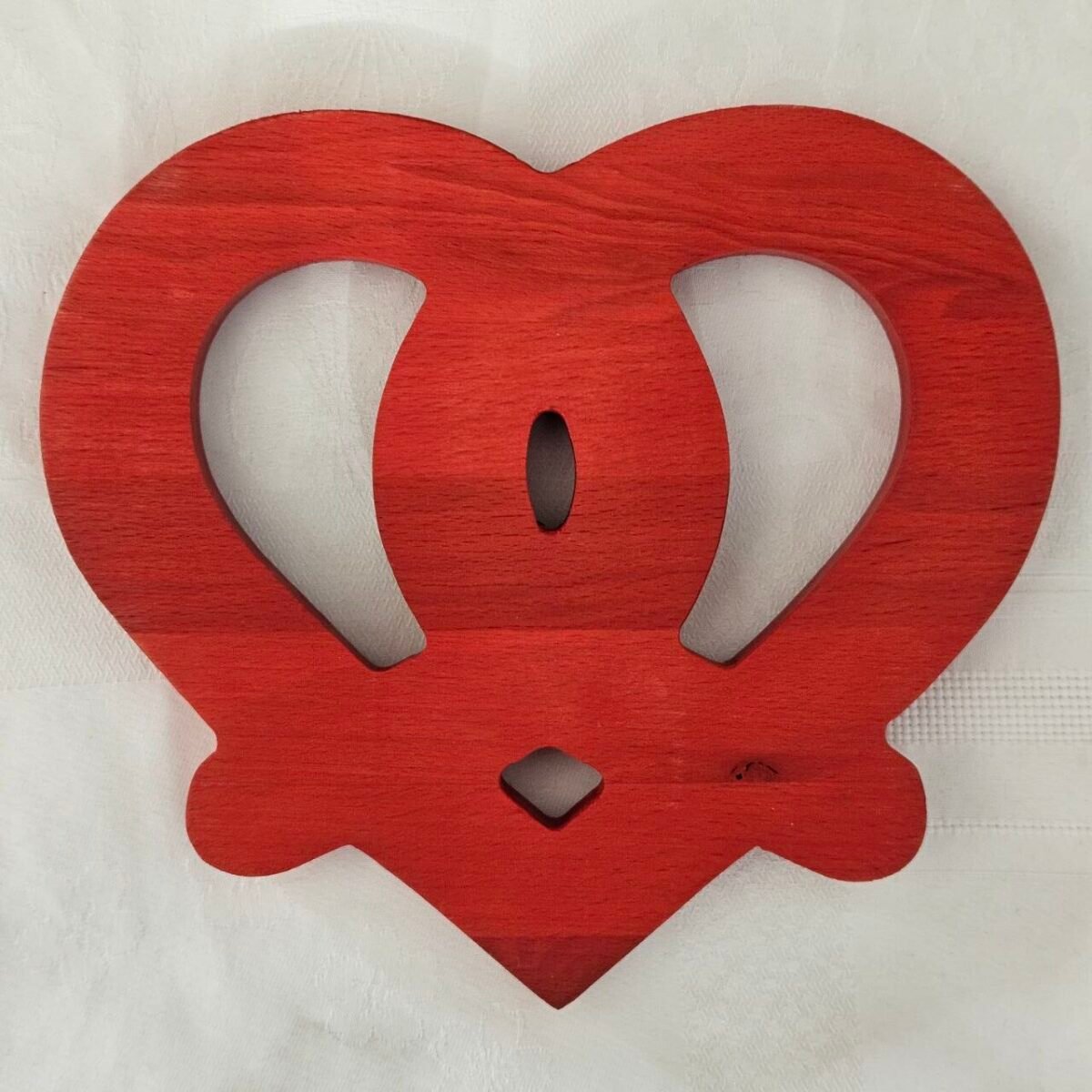 arrière coeur bretzel rouge